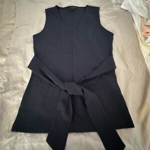 Ann Taylor Navy Sleeveless Top has tie either tie front or back